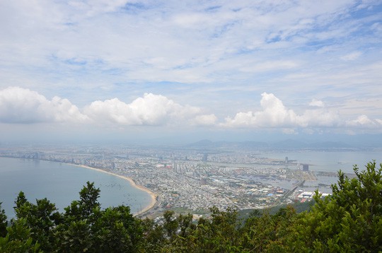 Dời[-]sân[-]bay[-]Đà[-]Nẵng[-]lên[-]Sơn[-]Trà,[-]máy[-]bay[-]sẽ[-]bị[-]quăng[-]xuống[-]biển[-]như[-]lá[-]rụng!